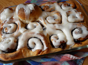 DSCN0822 cinnamon rolls sm